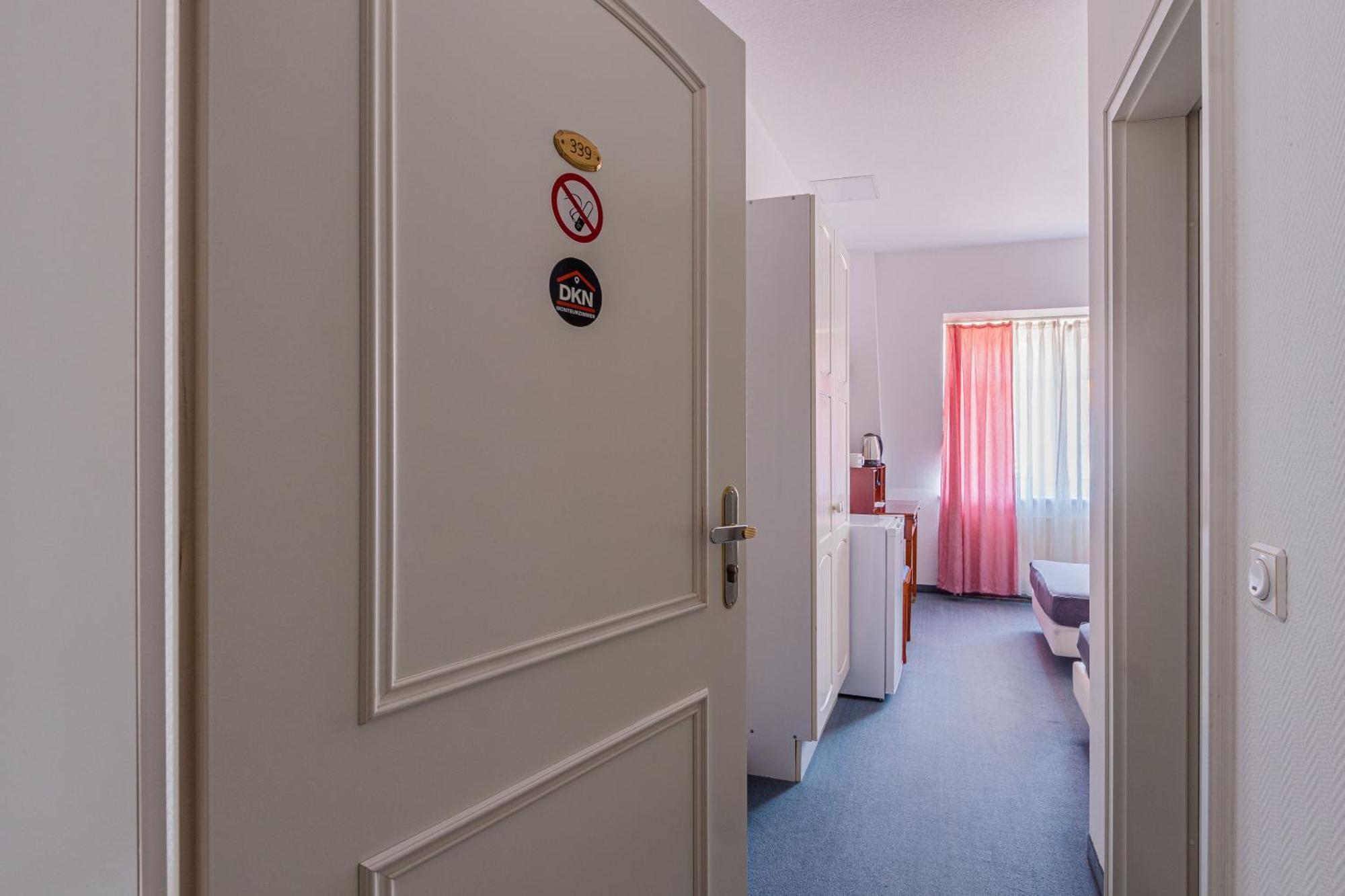 Pension Fuer Monteure In Dresden, Zimmer Mit Eigenem Bad Und Grosser Gemeinschaftskueche Экстерьер фото