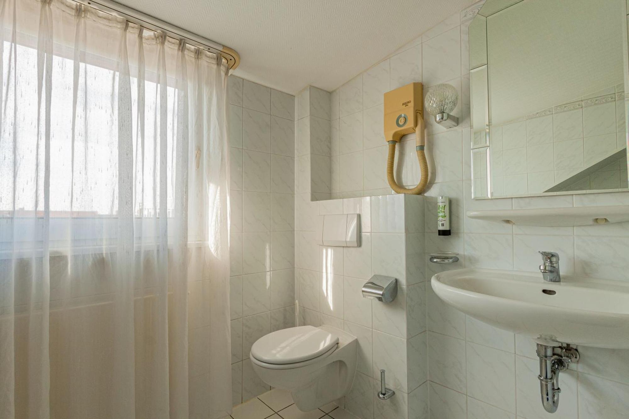 Pension Fuer Monteure In Dresden, Zimmer Mit Eigenem Bad Und Grosser Gemeinschaftskueche Экстерьер фото